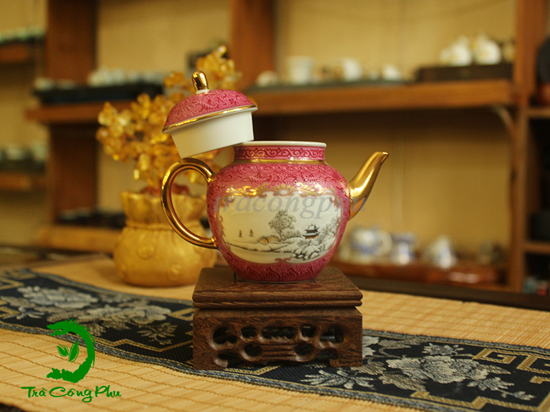 Ấm Sứ - A077 được chế tác theo phương pháp men sứ phấn thái